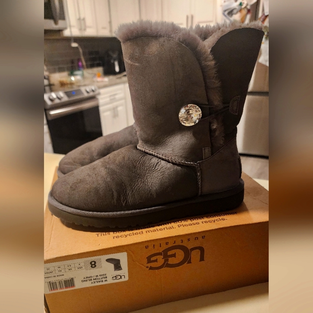 Woman's Ugg boots /with rhinestone on side Gray